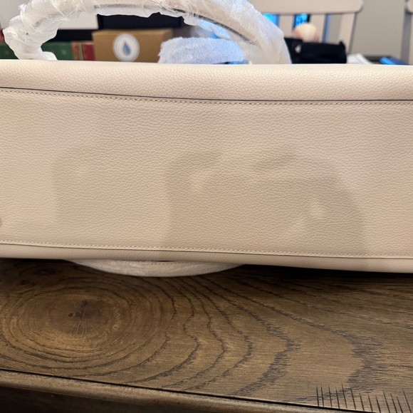 Coach Tatum Carryall-last photo for size comparison - Picture 7 of 9